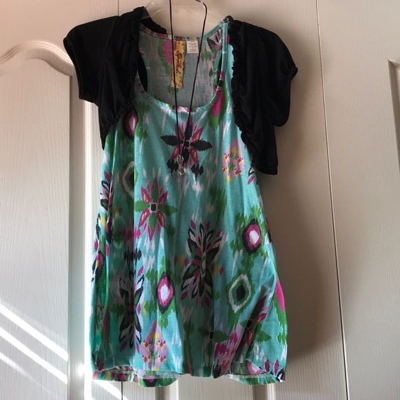 Spoiled Tops - Hawaiian style shirt with a cover and necklace